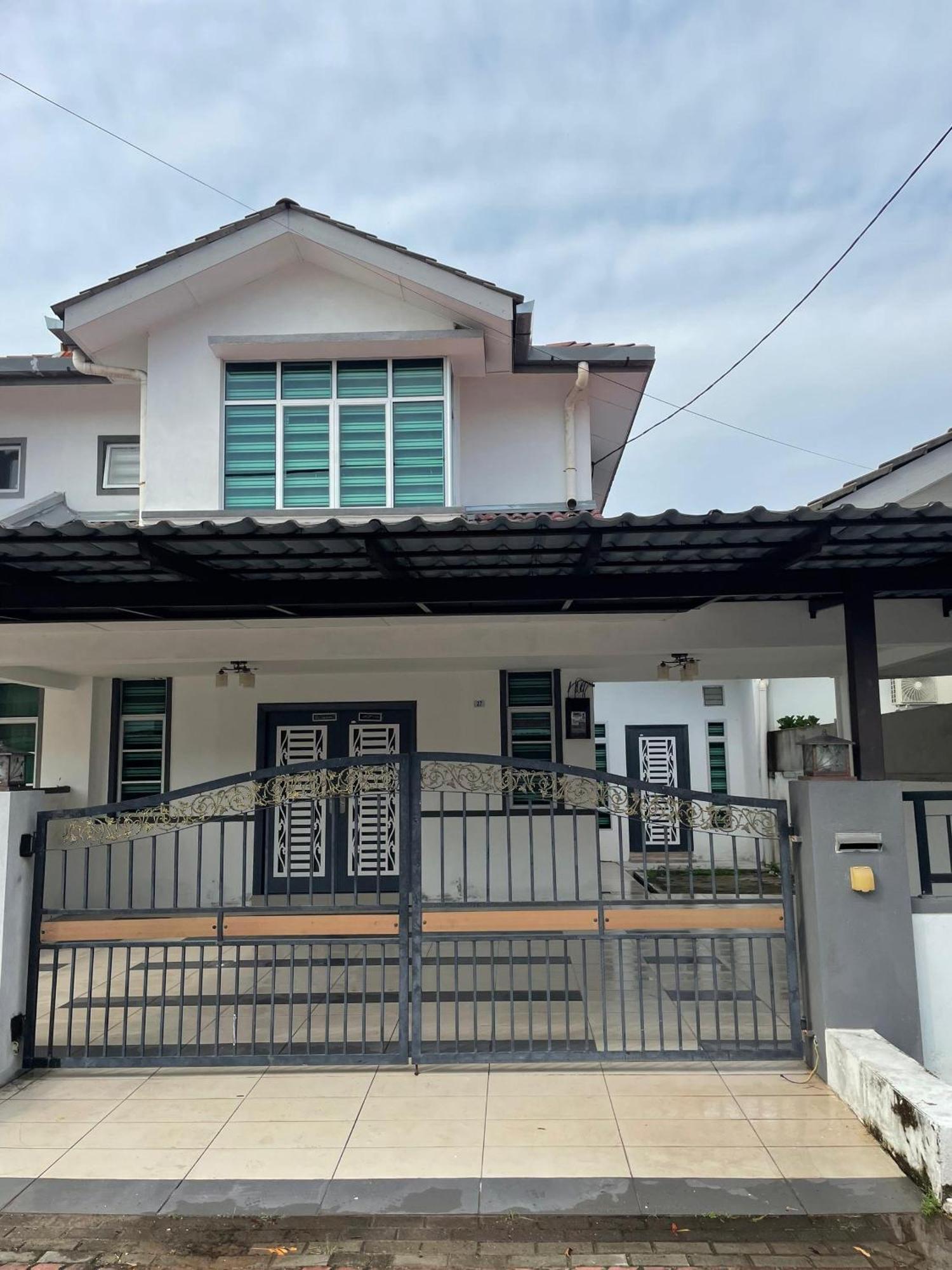 Nazirin Homestay No 27 Tmn Desa Manjung ルムット エクステリア 写真